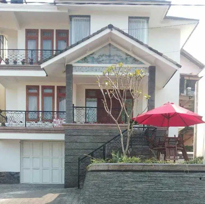 Dijual Rumah di Komp Villa Istana Bunga Bandung Barat,  Furnished