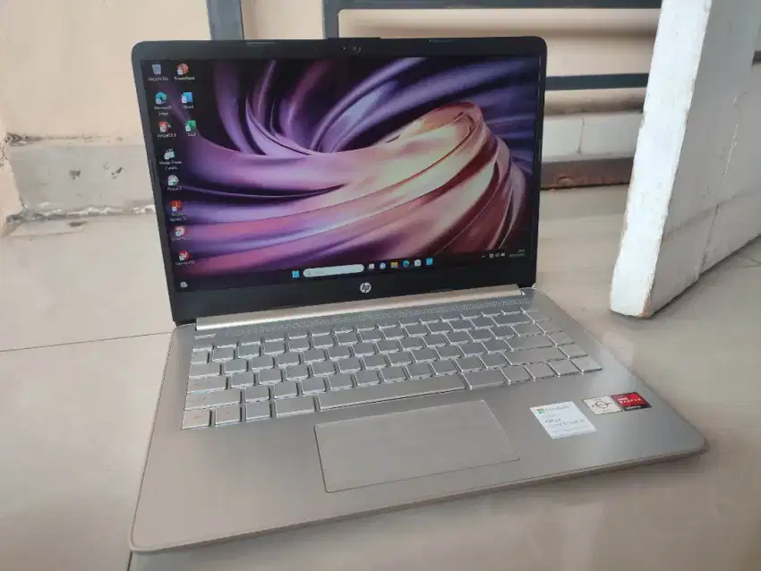 Hp multimedia athlon gold ram 8gb ssd 512gb vga radeon 5gb backlit ok