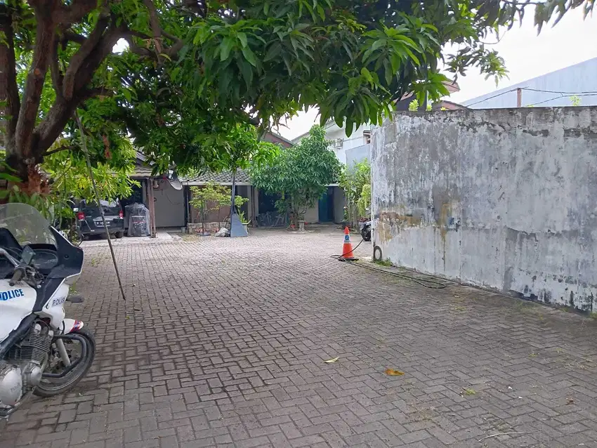 Dijual cepat Rumah  dan tanah ukuran besar di Peta Selatan Kalideres