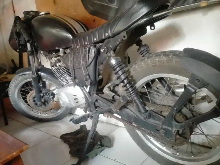 Motor custom basic suzuki thunder