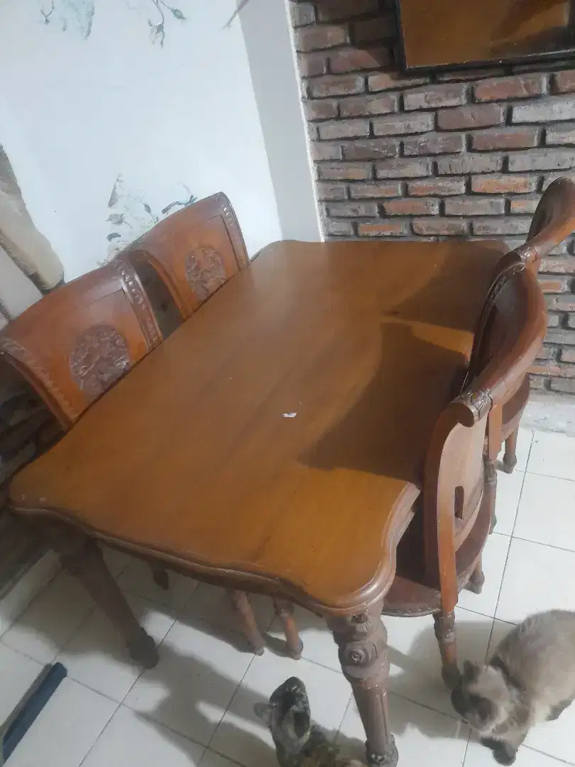 Meja makan Jati ukir