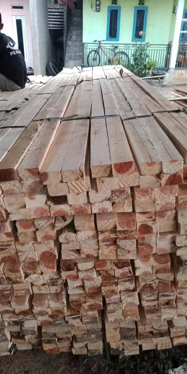 Supplier kayu racuk kaso balok papan dolken triplek siap antar