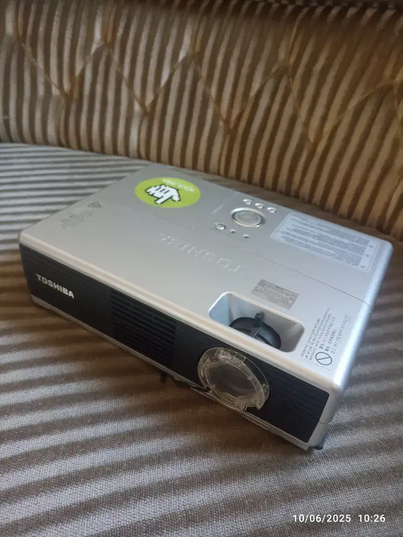 Proyektor Toshiba segel