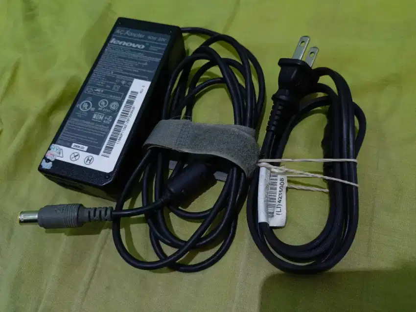 Di jual charger untuk laptop thinkpad t420 kondisi oke