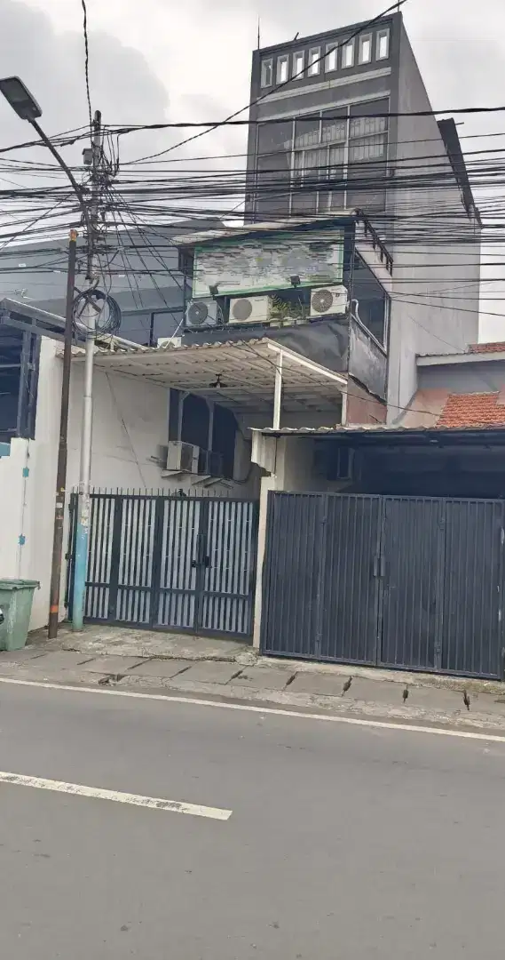 Dijual Rumah strategis  3,5 lantai NEGO kemayoran pinggir jalan NEGO