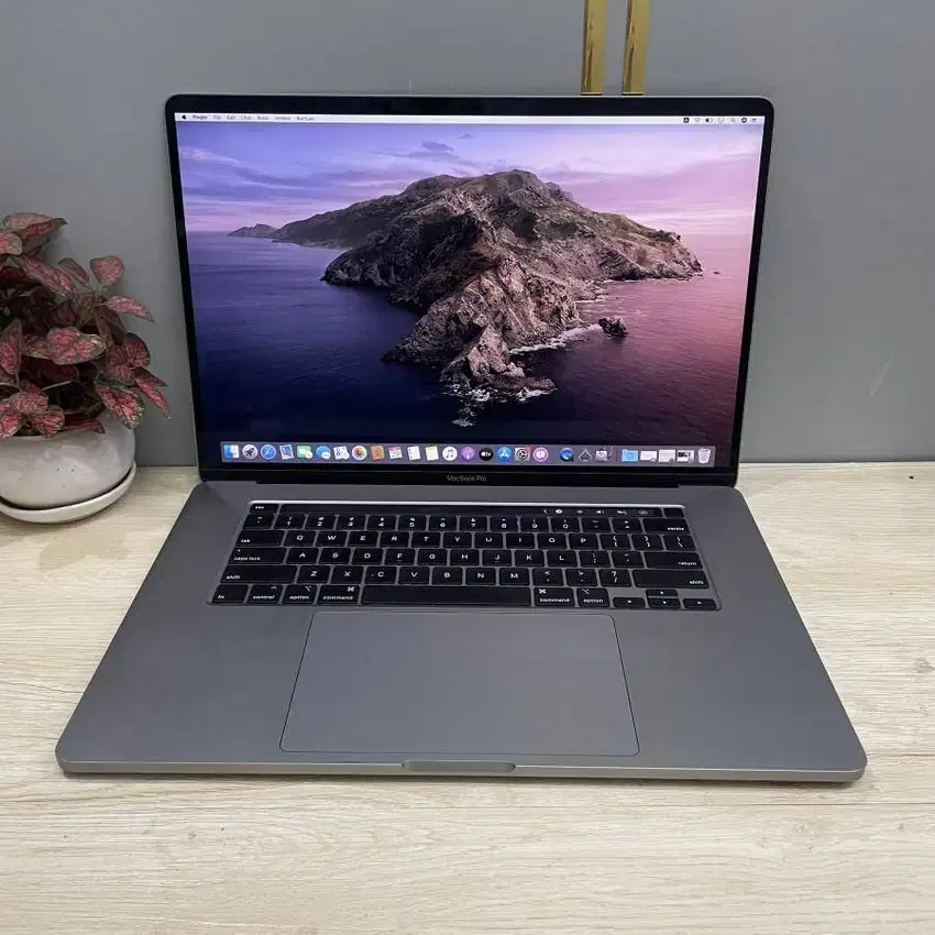 Apple Macbook Pro 2019 Touchbar Intel Core i7-9 Ram 16GB-256GB D-RTV