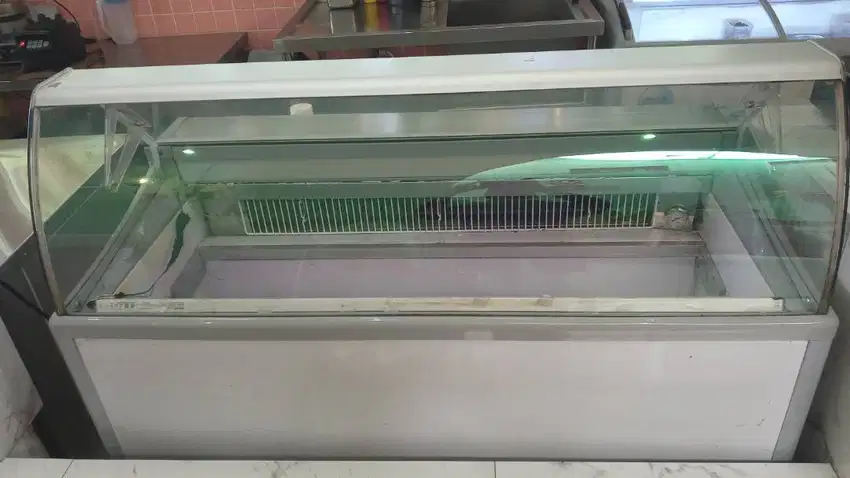 showcase ice cream (pajangan ice cream)