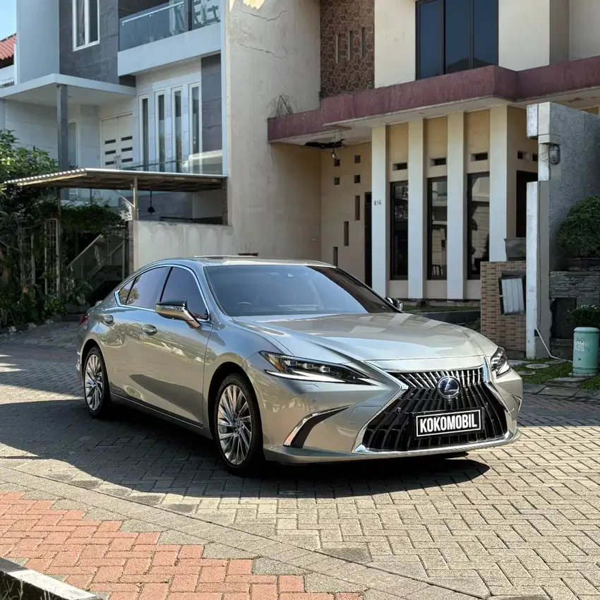 [KM 11RB] LEXUS ES300H 2022