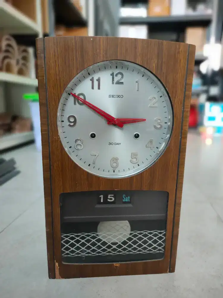 Jam antik dinding Seiko bandul
