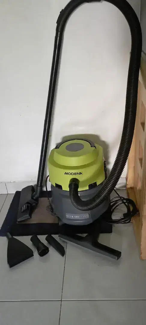 Vacuum cleaner modena z823