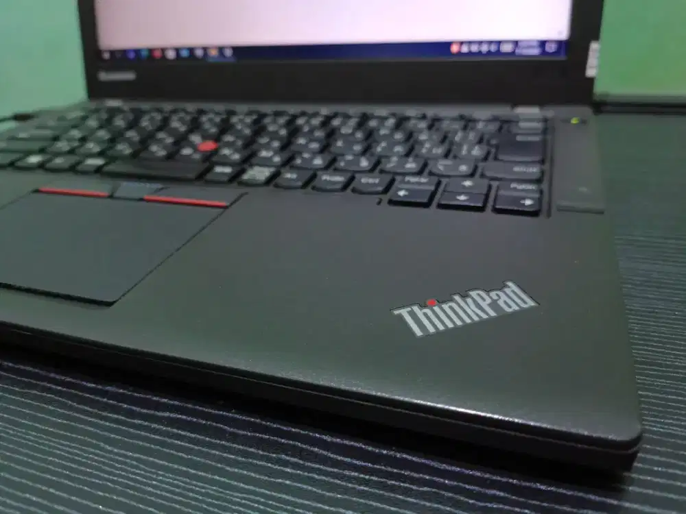 Jual laptop masih mulus siap pakai monggo kalau minat