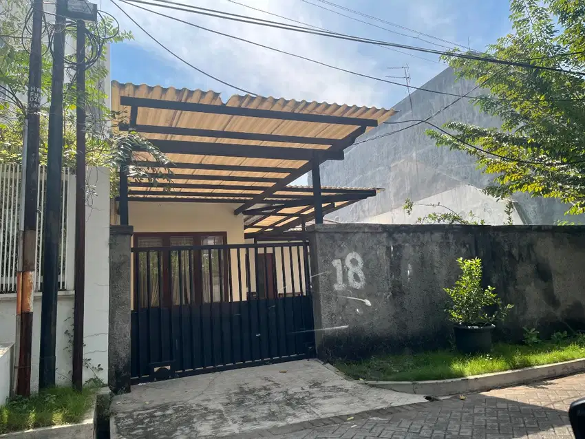 Rumah di Nginden Intan