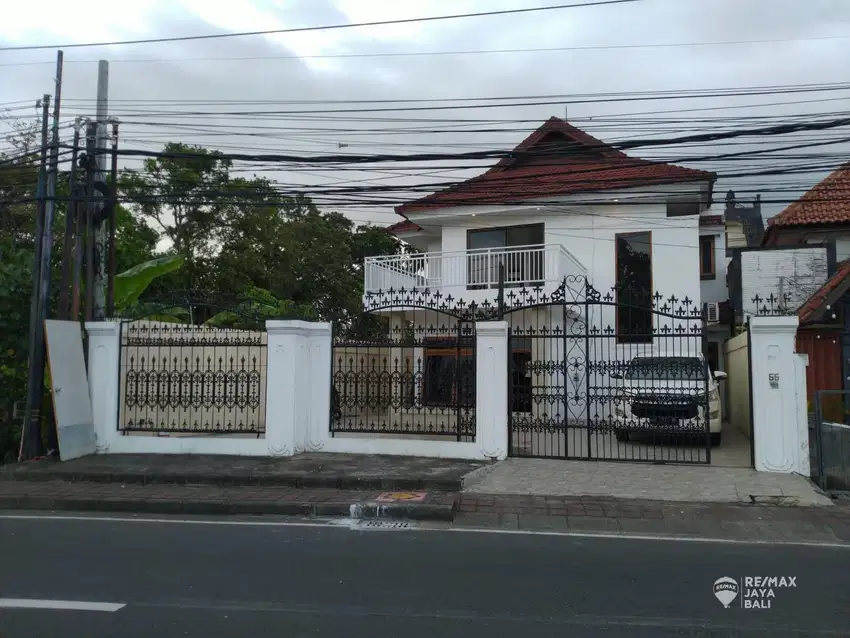 Rumah 2 Lantai Lokasi Bagus Dijual, area Seminyak