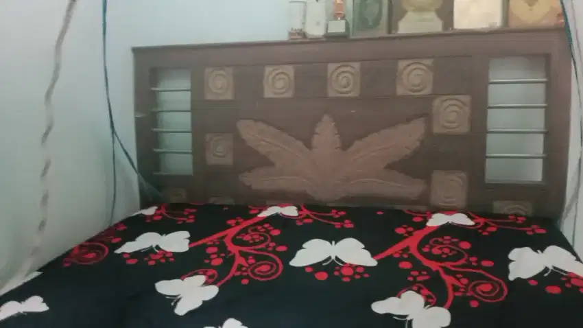 Dipan tempat tidur dan matras kasur