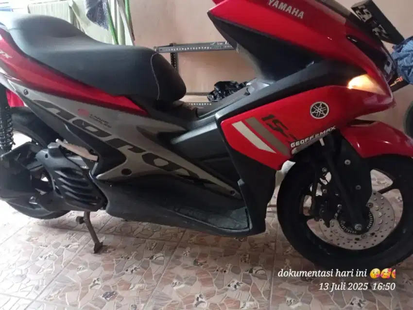 Motor aerox merah
