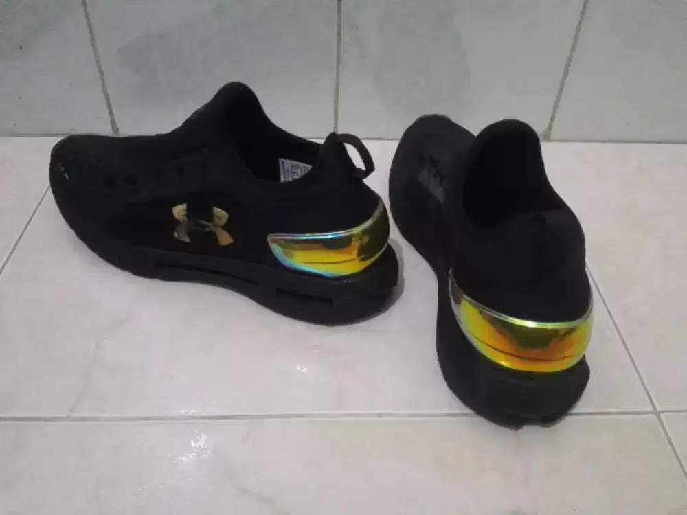 Sepatu Casual UNDER ARMOUR asli no 42 Baru 3X pakai