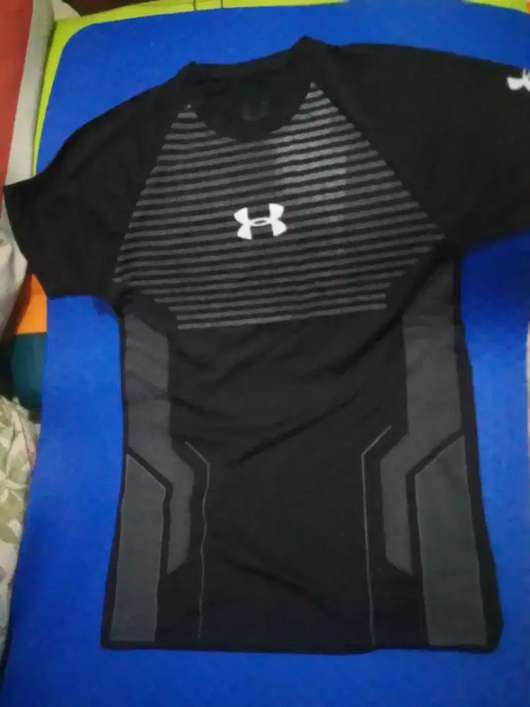 Kaos Unisex merek UNDER ARMOUR  asli size M
