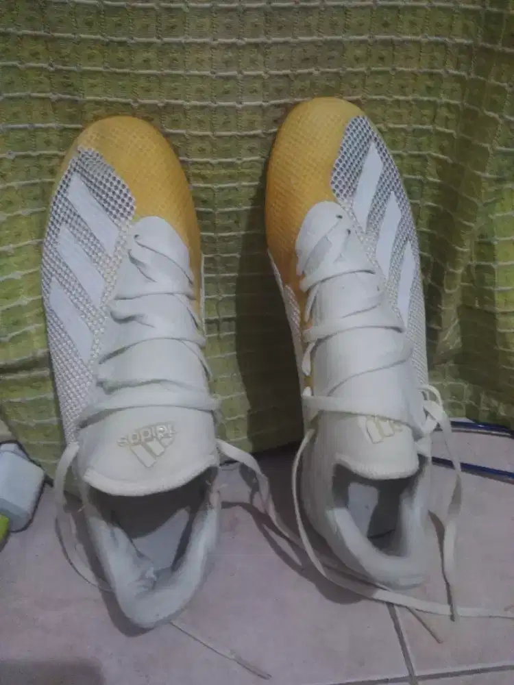 Sepatu Futsal ADIDAS asli no 42 Mulus