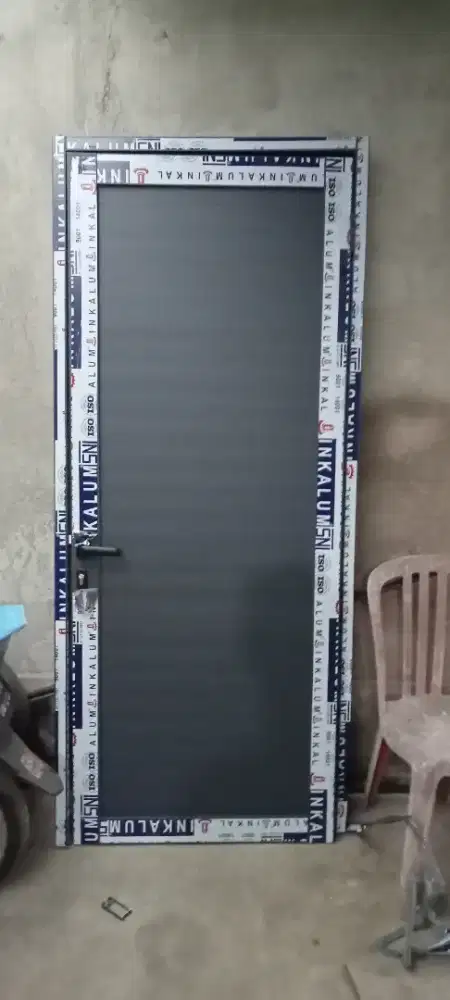 Pintu minimalis alumunium