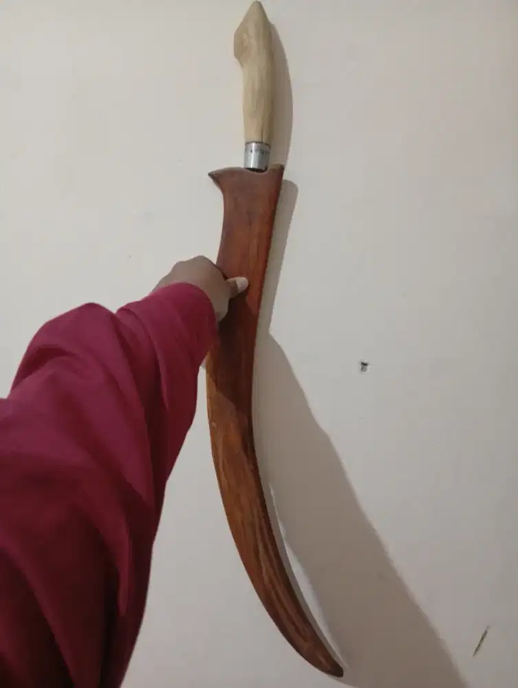 Pedang model kesatria Turki