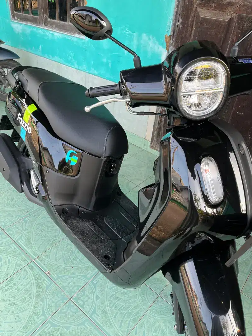 Yamaha Fazzio Hitam 2025