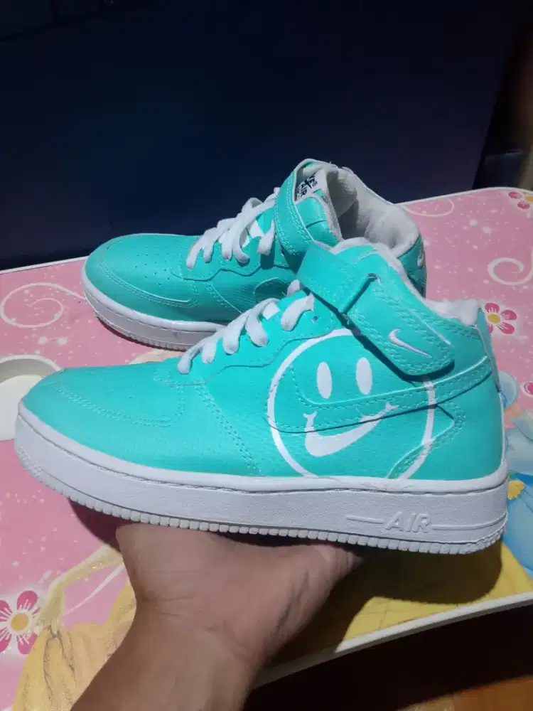 Sepatu nike smile