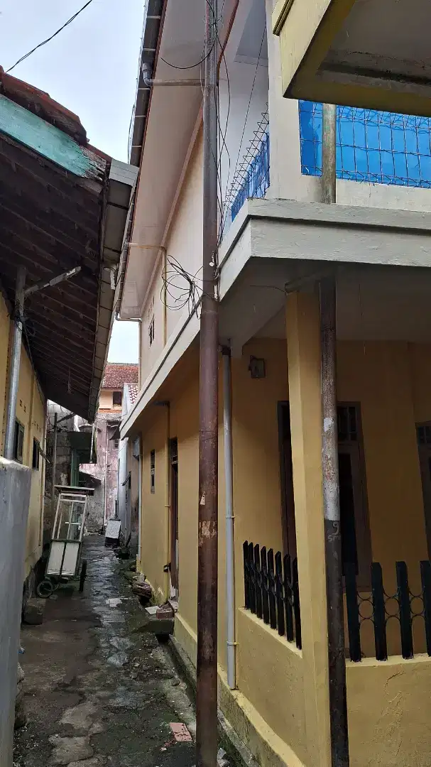 Dijual Rumah ( Cocok untuk dijadikan Kost-Kostan )