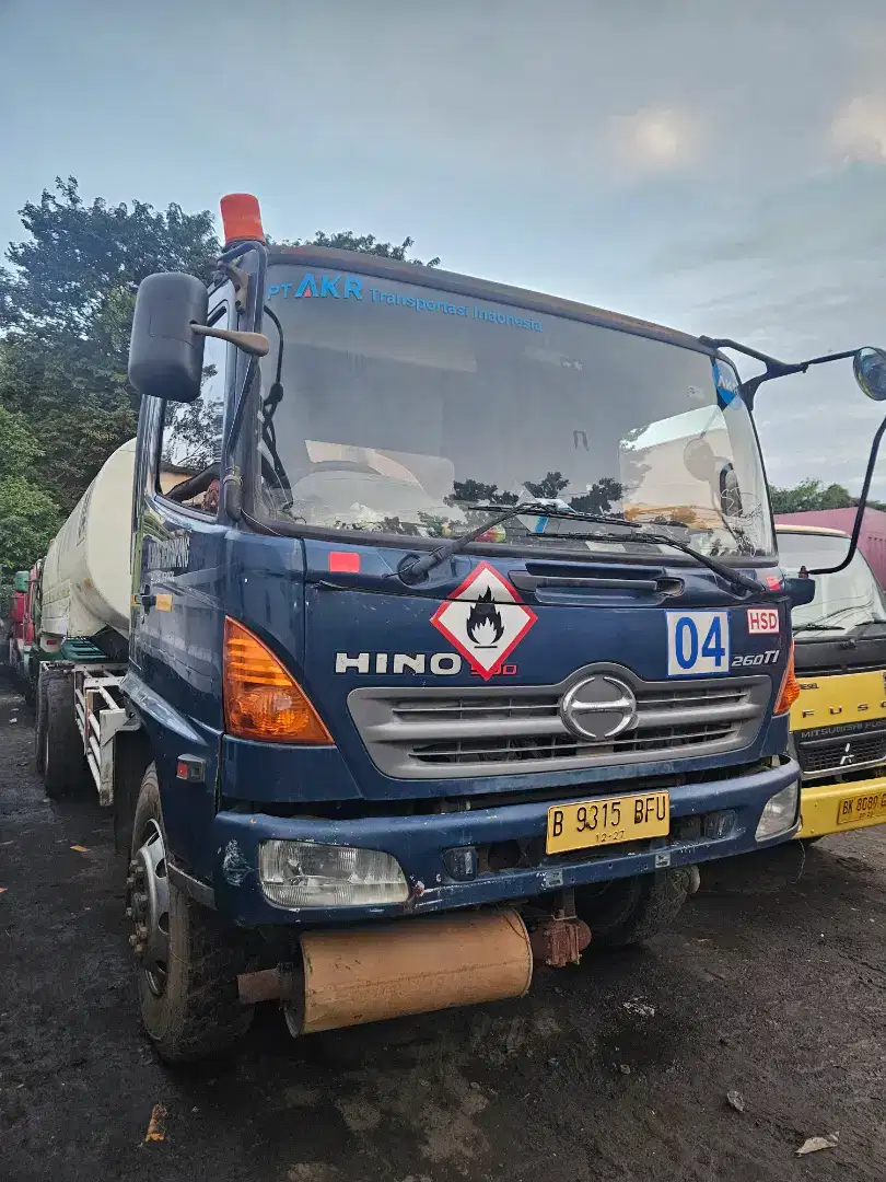 Hino FL 260 JW ranger 500 tipe 6x2  long sasis tahun 2014 tangki 16 kl