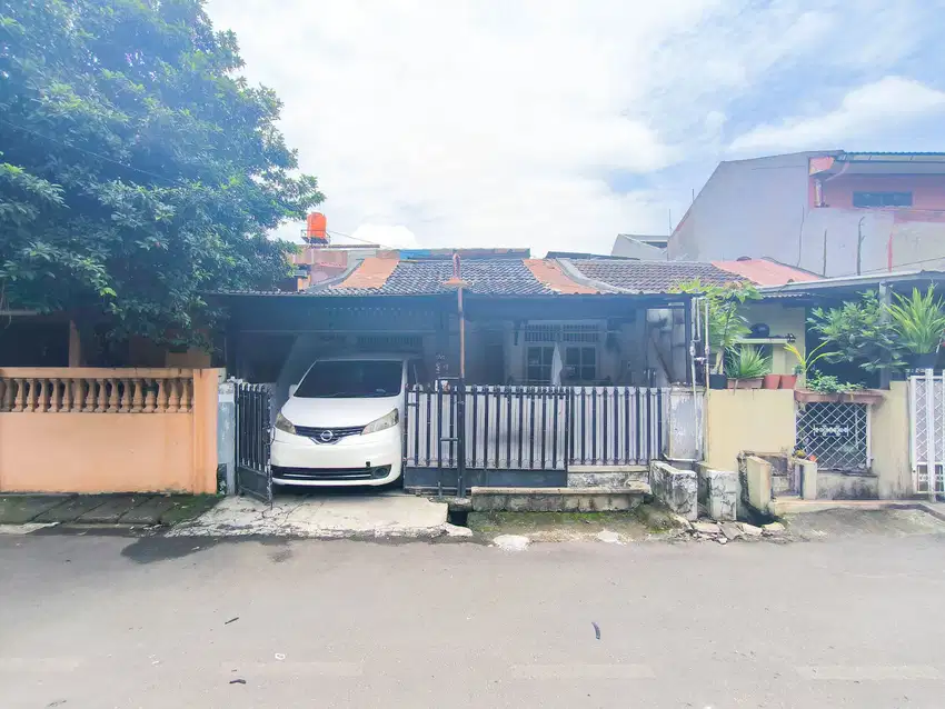 Rumah SHM 2 Lt Strategis dekat Halte Ciputat Dibantu KPR J-30724