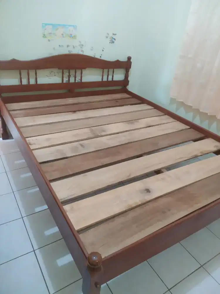Dipan kayu u kasur 160