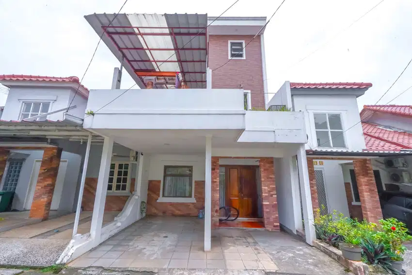 Rumah 3 Lt Bisa KPR 15 Mnt ke Terminal Pondok Cabe Hadap Timur J-28597