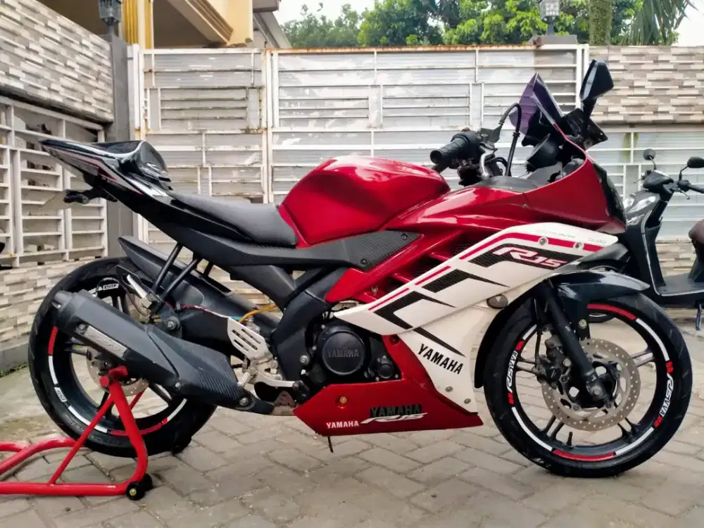 Yamaha R15 lengkap motor sehat walafiat keterangan detail dibawah
