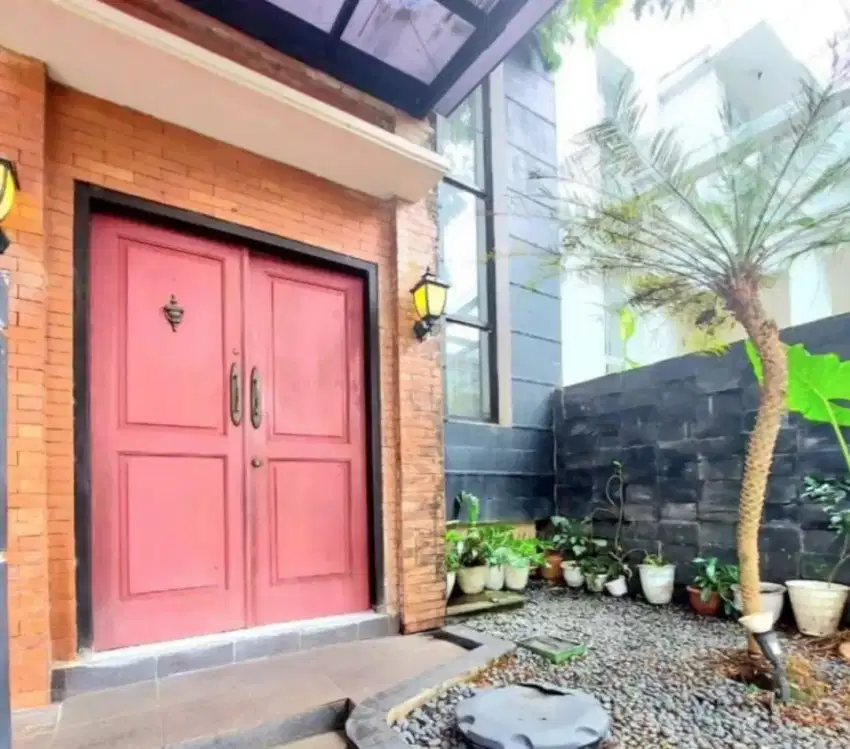 HOT SALE!!!RUMAH MEWAH SIAP HUNI LOKASI STRATEGIS AMAN DAN NYAMAN