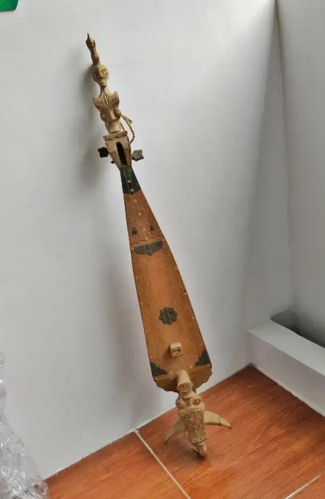 Dekorasi gitar tradisional antik lawas sepeda vespa jam vintage jadul