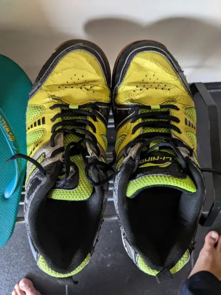 Sepatu Badminton Lining Attack III No. 43 EUR