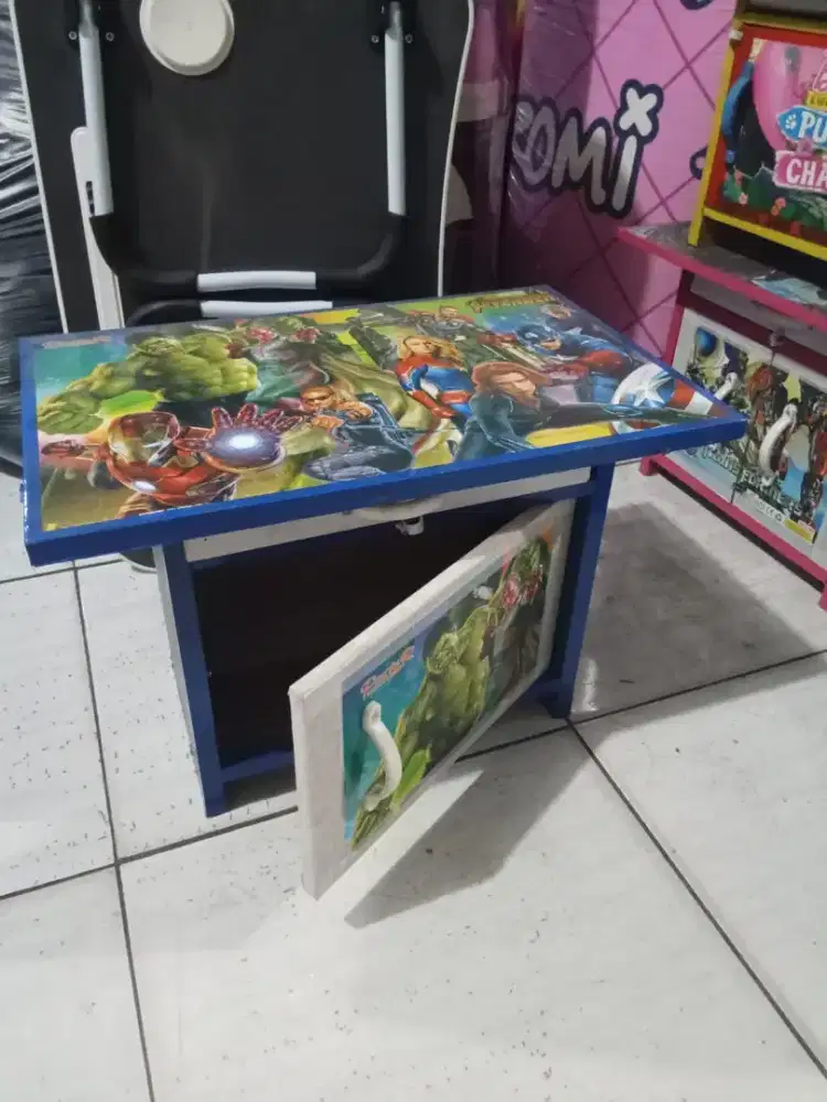 MEJA LEMARI
Meja belajar anak 
Bahan dari Papan partisi tebal