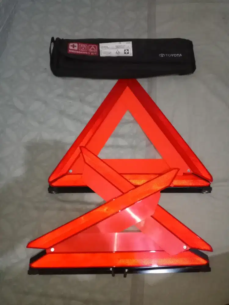 Segitiga reflektor darurat mobil