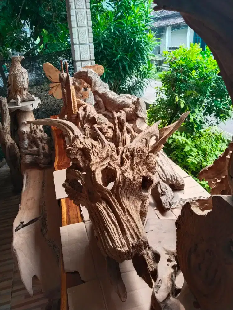 Kayu jati motif kepala naga