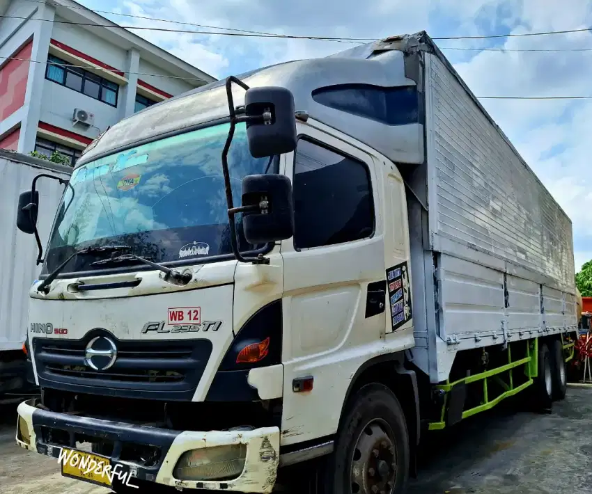 Hino Lohan Tronton 6×2 FL 235 TI Wingbox 9.7mtr Bio Solar Turbo 10ban