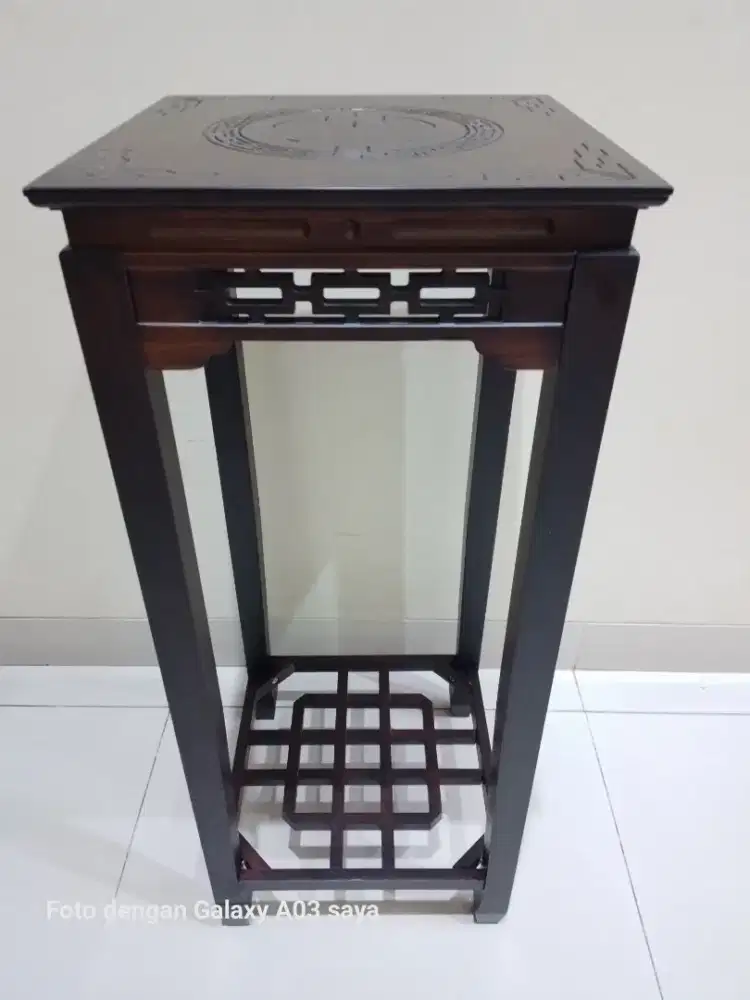 Meja pajangan guci import cina kayu jadul. T.79cmx P.33xL.33cm