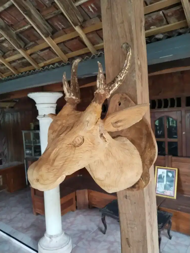 Ukiran kayu jati pajangan