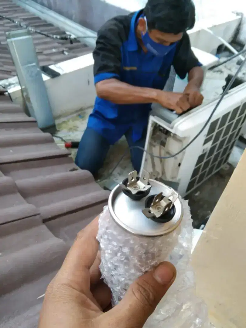Panggilan jasa Cuci turun AC ke rumah