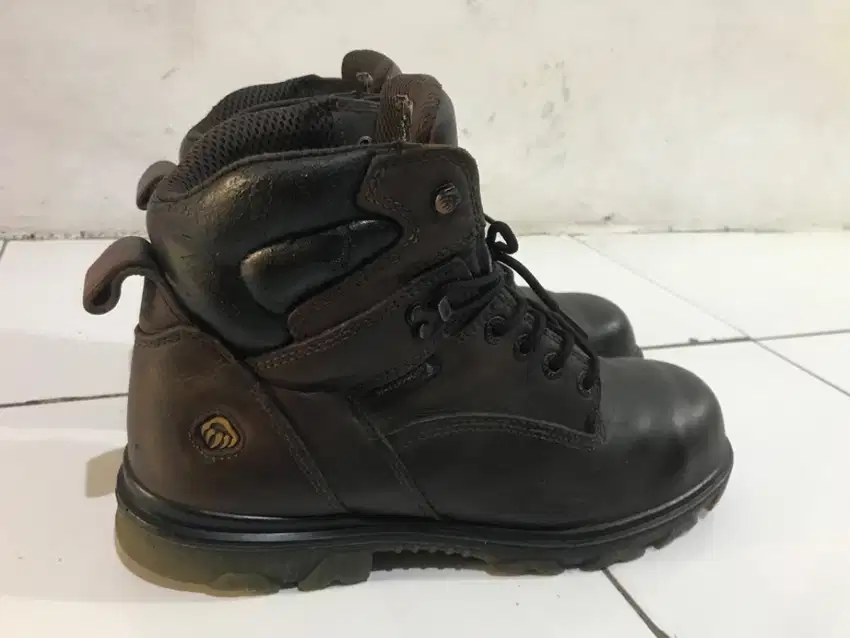 SEPATU BOOTS WOLVERINE SEFETY