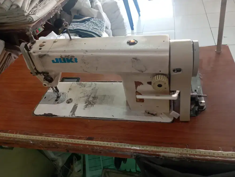 Mesin jahit merk juki
