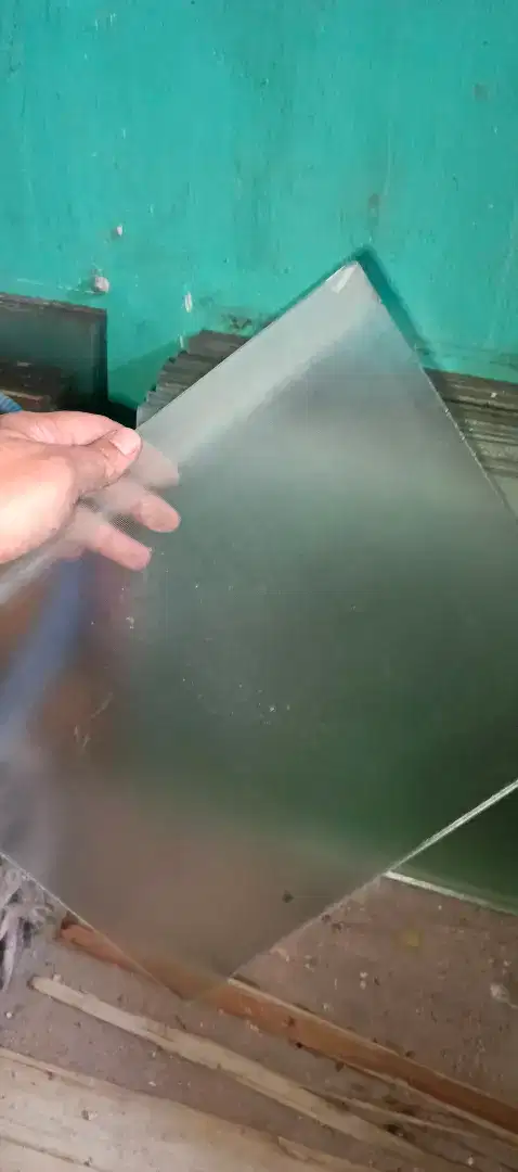 Kaca es (buram) kepingan
Bekas