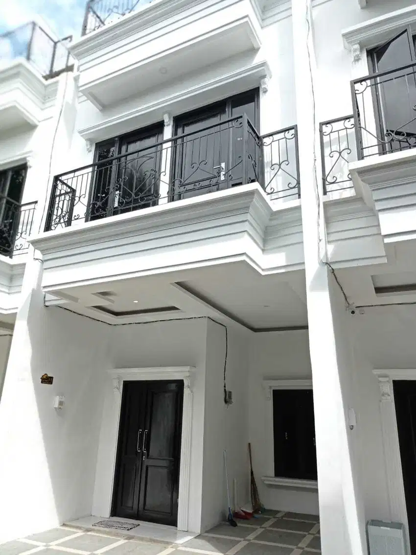Rumah Strategis Dekat Jalan Utama