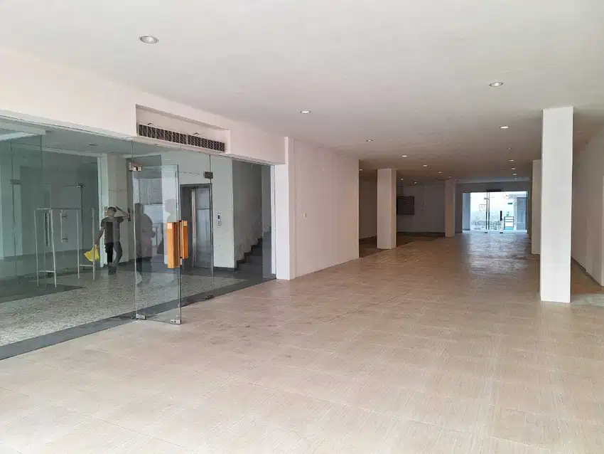 Sewa Gedung Hayam Wuruk Kota Parkiran Luas ada Basement