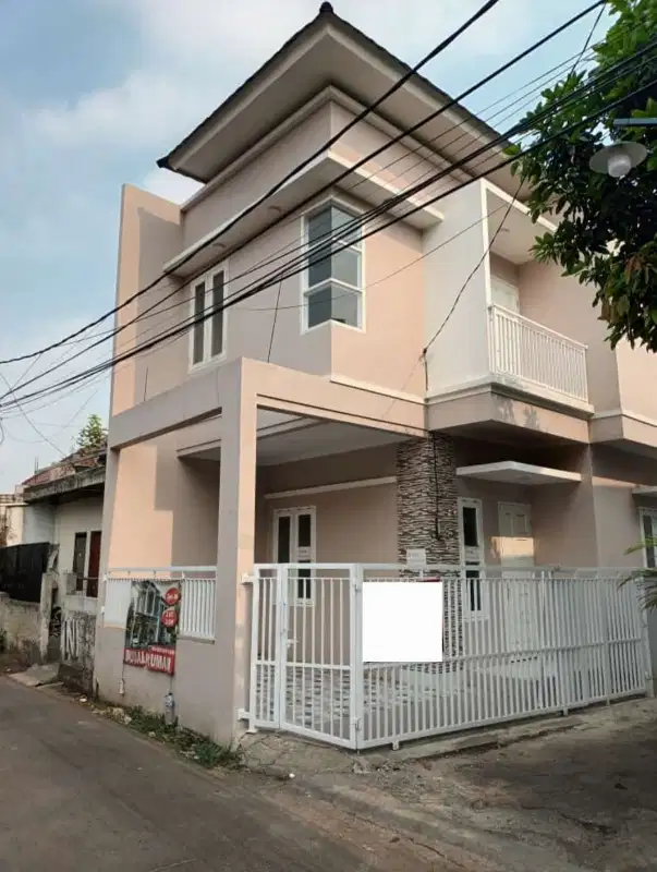 RUMAH MURAH 2 LANTAI SELANGKAH KE JAKSEL DAN TOL