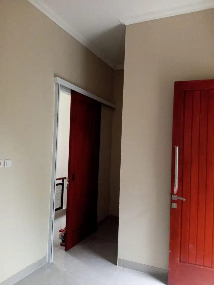 Rumah Murah Strategis Dekat Stasiun Bebas Banjir Tingkat 2 Lantai