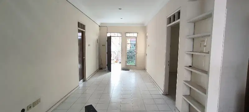 Gading Serpong Sektor 7C 2 KT 2 lantai dekat Pasar modern Paramount